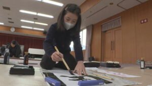 まるっと０２６８　１月７日　・新年の決意込め　青木村で書初め大会　・県内ガソリン小売価格１６１円