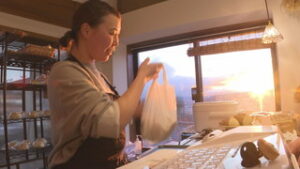 初日の出のお供に　元旦営業するパン屋　ベーカリー屋代　上田市生田