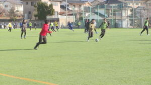 上田高校サッカー班　恒例の初蹴りで新年スタート　上田高校