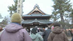 信濃国分寺　八日堂縁日はじまる　上田市国分