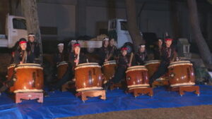 太鼓演奏で新年幕開け　石久摩神社　２年参りの会　上田市上田原