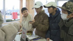 青木小学校５年生の想い　復興支援の販売会　道の駅あおき