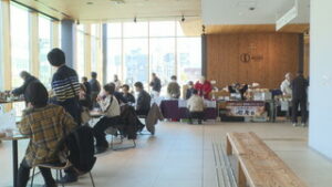 地元の味を楽しむ　第三回市庁舎ワインバル　上田市役所