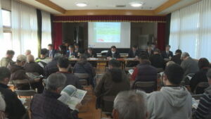 上田市諏訪部自治会　資源循環型施設建設の説明に耳を傾ける　上田市諏訪部公会堂