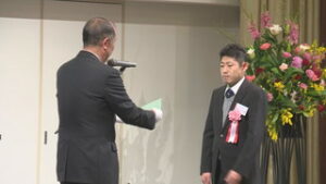 まるっと０２６８　２月２５日　上田二中で薬師寺の僧侶が授業・うえだひと・もの興しの紡ぎ手表彰・西澤電機計器製作所　消防団協力事業所に認定