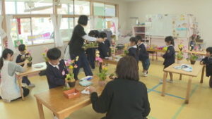 坂城幼稚園　年中さん　桃の節句　生花教室