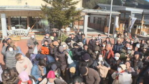 ネギも小松菜も当たり券も　道の駅あおきで豆まき　青木村