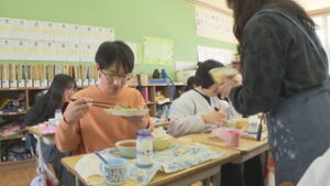 まるっと０２６８　・坂城町内の小中学校で冬季五輪の記念給食　・さくら国際高等学校 美術・イラストコース卒業制作展
