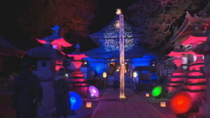 上田氷灯ろう夢まつり　光が北向観音堂や温泉街を彩る　上田市別所温泉