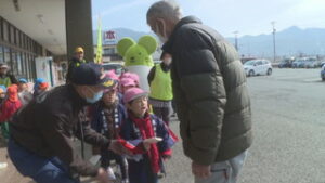 春の火災予防運動　園児と一緒に啓発活動　坂城町　Ａコープファーマーズびんぐし店