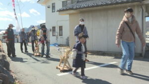 子どもの健やかな成長を願う　東御市常田区で初午まつり