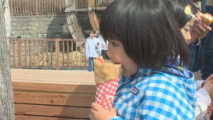 上田市立城下小学校４年生　上田クレープ　マリオンクレープで販売　上田駅前