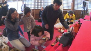 親子で飾り付け　海野宿ひな祭り始まる　東御市本海野