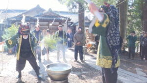 釜の湯まいて無病息災祈願　山家神社　湯立神楽復活　上田市真田町長