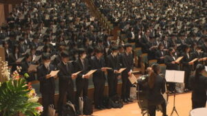 長野大学入学式　地域経営学部・共創情報科学部　第１期生が入学　上田市サントミューゼ