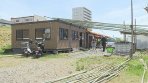 鯉西つけば小屋　２５日オープンに向け小屋づくり　青木村当郷・上田市常田