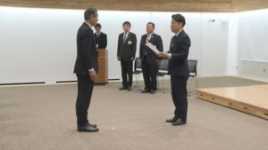 上田市　部長級などに辞令交付　上田市役所