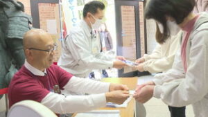 サマーウォーズの絵柄　上田市第４弾　マンホールカード配布　上田市観光会館