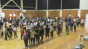 まるっと０２６８　４月２４日　東御市立和小学校一年生を迎える会・たちばな幼稚園でお花まつり