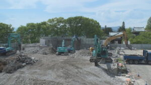 まるっと０２６８　４月２８日 ・３月有効求人倍率１．２９倍 ・旧上田市民会館 壁取り壊しとごみの選別 ・信州アリーズリーグ２連覇上田市が表彰 ・坂城町で新たな和算の古文書公開