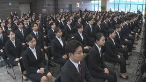 ルートイングループ　新社屋長野本社で入社式　１９７人が入社　上田市中央