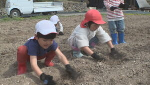 まるっと０２６８　４月９日　・神科第一保育園園児がヤーコン植え　・長和町に新たな警察官駐在所　・別所温泉日の出食堂リニューアルに向け工事