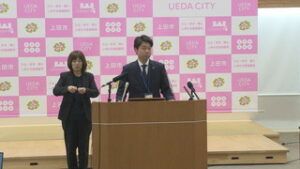 上田市　斉藤市長初の記者会見　現副市長留任の方針示す　上田市役所