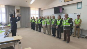 子どもたちの登下校を見守る　和んぱく見守り隊　紹介式　東御市立和小学校