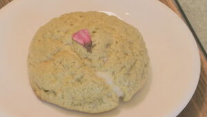 桜シーズン到来！　まる屋　桜メロンパン　東御市八重原