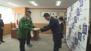 電話でお金詐欺防ぎ　坂城町のコンビニに感謝状　坂城町南条