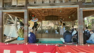 太郎山神社例大祭　新緑の中で文化財の神楽奉納