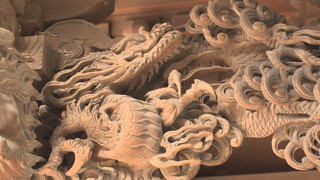 竹内八十吉展に向け 実行委員会 荒神宮の彫刻を見学 上田市諏訪形