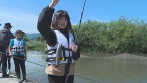 川に親しみを魚に興味を　千曲川ニジマス釣り大会　坂城町