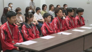 市町村対抗駅伝・小学生駅伝　上田市チームが上田市長を表敬訪問　上田市役所