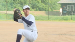 丸子修学館高校野球部　本間主将が開会式で選手宣誓