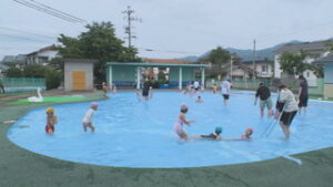 まるっと０２６８　７月１日　上田市材木町ちびっこプール　オープン・エプソンアヴァシス　子育て支援へ　寄付・県内ガソリン価格