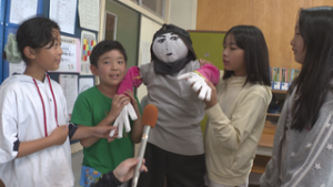 米への感謝を　祢津小学校でかかし作り　東御市祢津