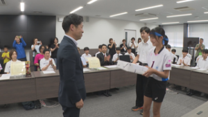 全国大会へ出場　バレーボール２チームが市長表敬　上田市役所