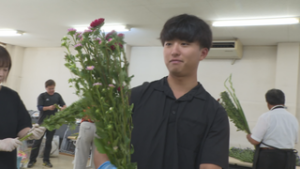 迎え盆に向け　ＪＡ職員が盆花準備　ＪＡ信州うえだ　丸子営農センター