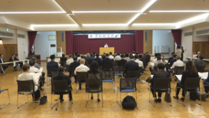 平和と人権を守る　東御市で平和祈念式　東御市中央公民館