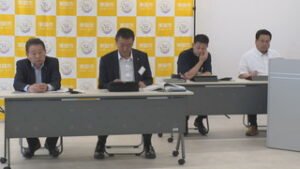 東御市　報道機関定例懇談会　９月議会の補正予算案示す　東御市役所