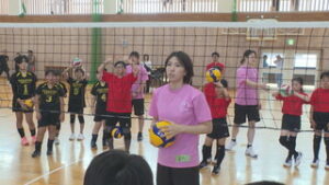 上田市バレーボールＫＩリーグ　３０周年記念バレー教室　上田市立川辺小学校