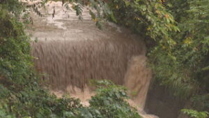秋雨前線が活発に　上田地域　一時大雨や雷　