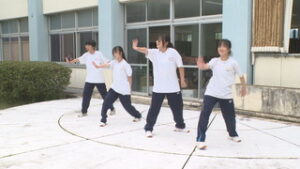 生徒が発表　中庭フェスティバル　上田市立第六中学校