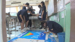文化祭を盛り上げよう　学級旗製作すすむ　上田市立第四中学校