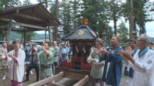 ３０年ぶりに復活　坂城神社　伝説の黒神輿
