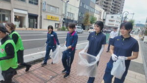 信州ブリリアントアリーズ　地域住民と交流しながらゴミ拾い　上田市中央