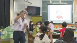体験を大切に　気象予報士が台風の授業　東御市立祢津小学校
