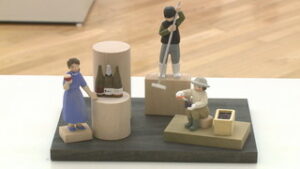上田地域の作家の作品集まる　第６１回農民美術作品展　上田市立美術館