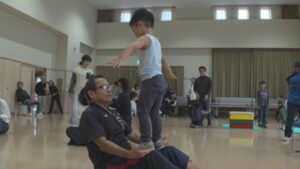 幼児期に体を動かす習慣を　親子で体験　運動遊びフェスタ　上田市塩田公民館